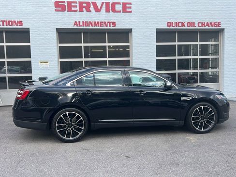 Used 2019 Ford Taurus Limited image 8