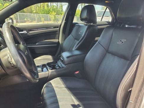 Used 2018 Chrysler 300 S RWD image 10