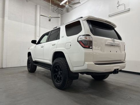 Used 2022 Toyota 4Runner SR5 AWD/4WD image 15