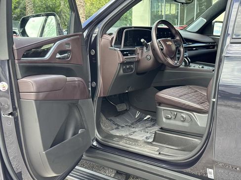 Certified 2024 Cadillac Escalade Sport Platinum w/ Heavy-Duty Trailer Package AWD/4WD image 13