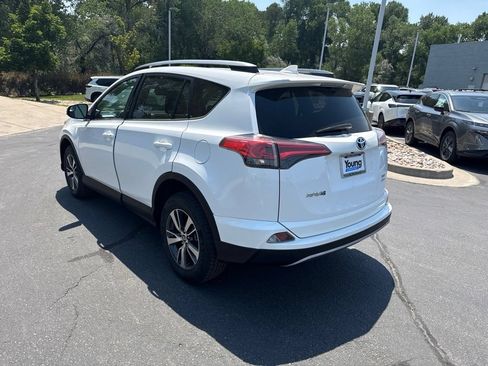 Used 2017 Toyota RAV4 XLE AWD/4WD image 5
