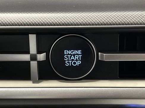 Used 2025 Hyundai Santa Fe SEL image 18