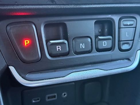 Used 2018 GMC Terrain SLE w/ Driver Convenience Package FWD image 17