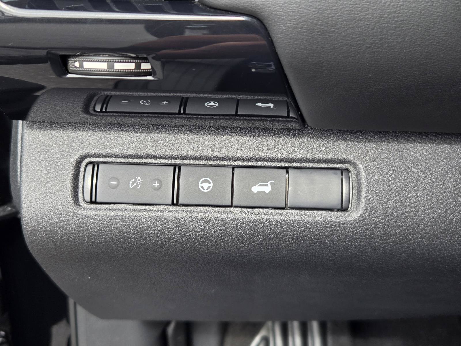 Used 2026 Nissan Pathfinder SV FWD image 18