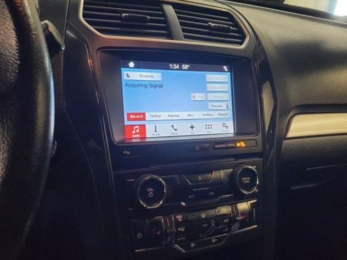 Used 2017 Ford Explorer XLT w/ XLT Technology Feature Bundle image 21