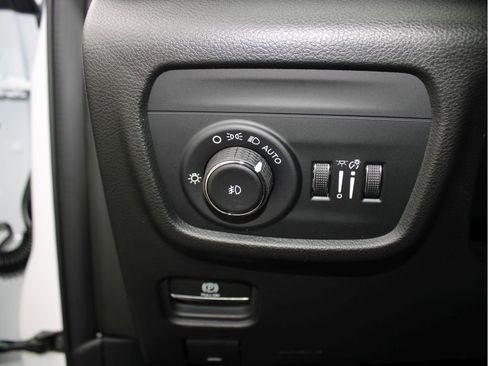 New 2025 Jeep Grand Cherokee Limited w/ Luxury Tech Group II image 13