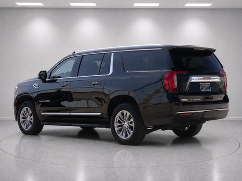 Used 2024 GMC Yukon XL SLT w/ SLT Luxury Package AWD/4WD image 5