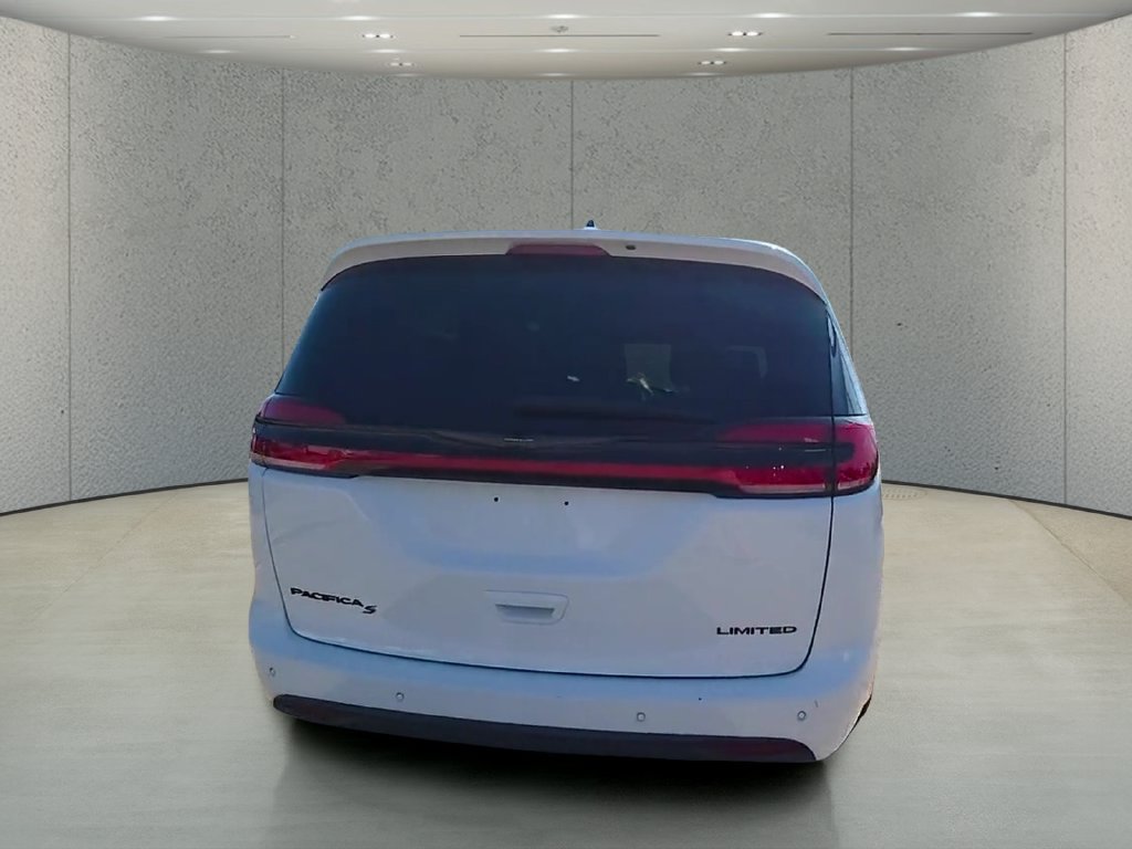 Used 2025 Chrysler Pacifica Limited FWD image 43