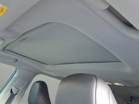 Used 2023 Toyota Highlander XLE image 11