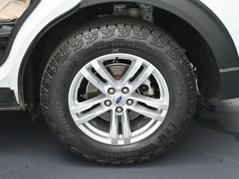 Used 2023 Ford Explorer XLT w/ Equipment Group 202A AWD/4WD image 37