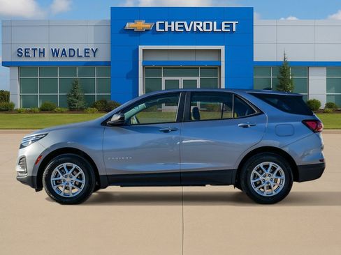 Used 2024 Chevrolet Equinox LS w/ Driver Confidence II Package FWD image 4