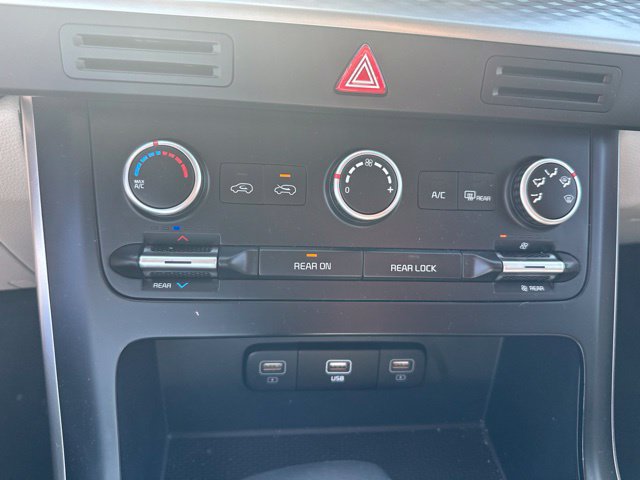 Used 2024 Kia Carnival LX FWD image 14