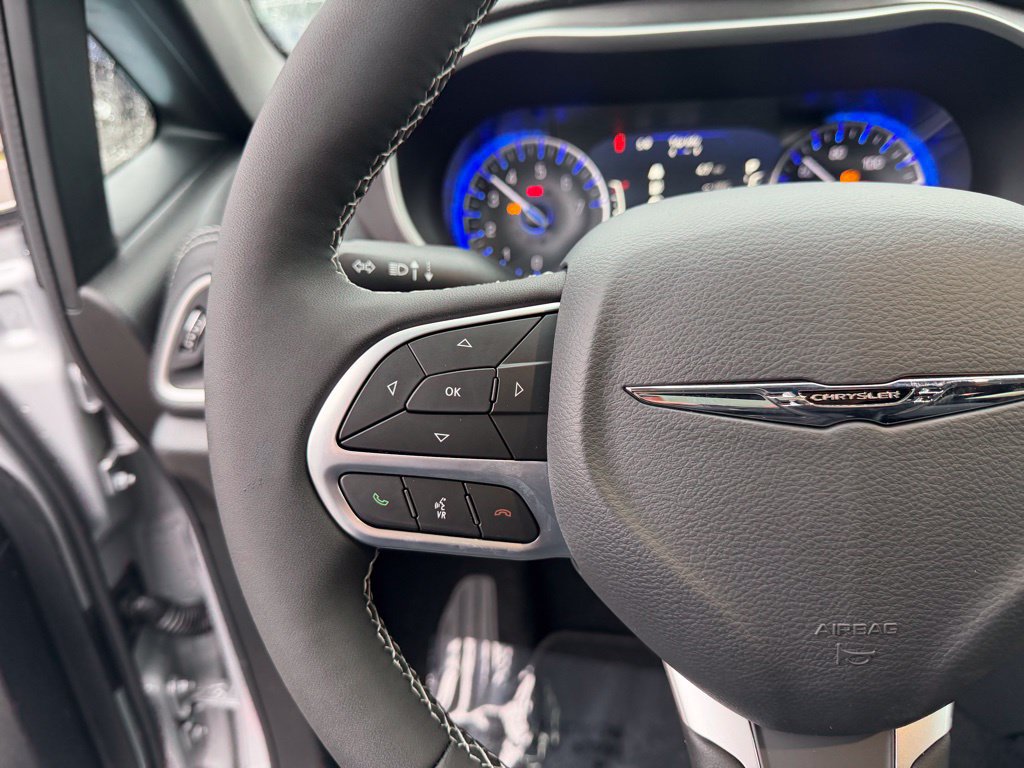 New 2026 Chrysler Pacifica Select FWD image 18