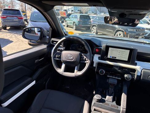 Used 2024 Toyota Tacoma TRD Off-Road image 30