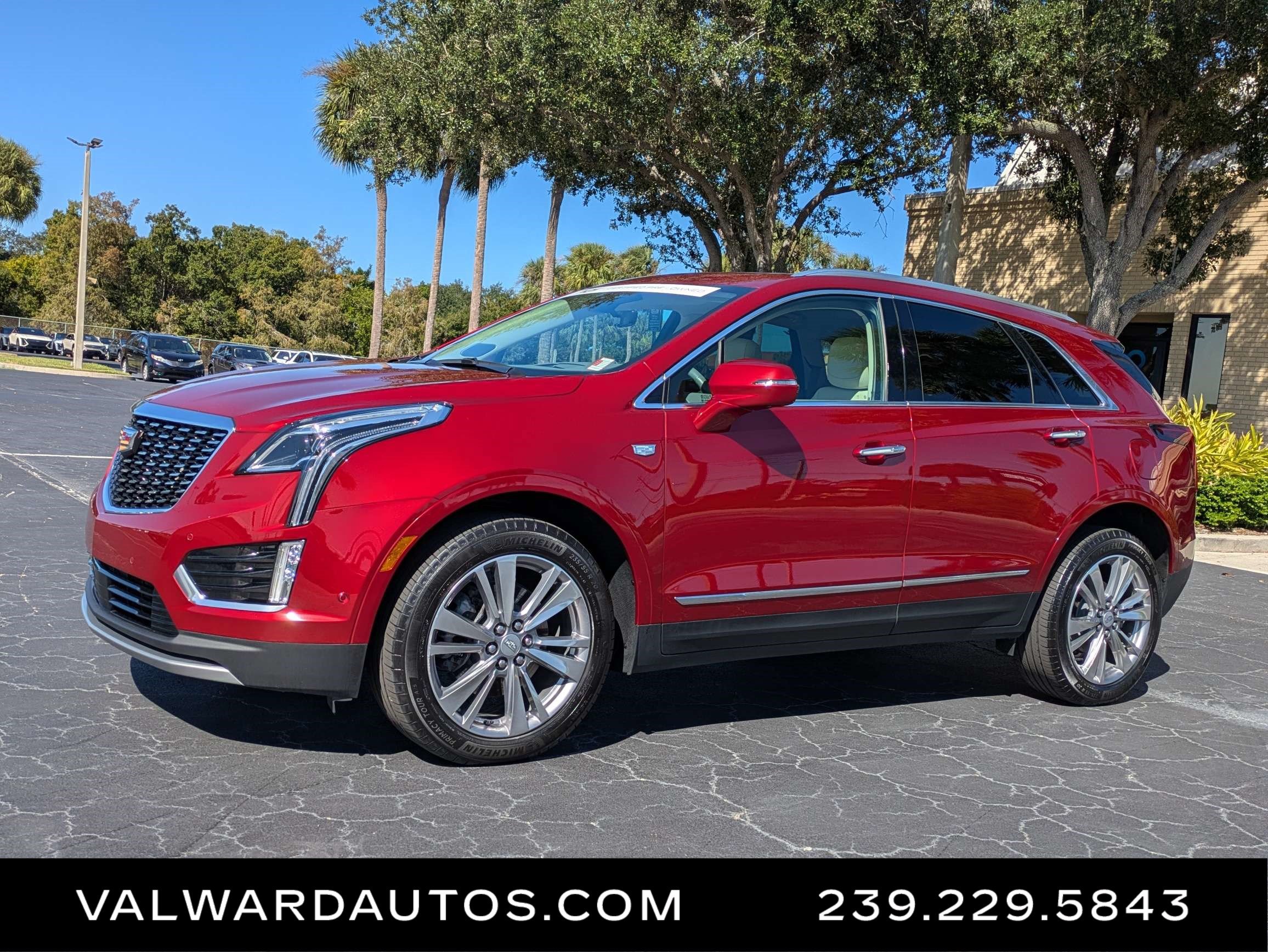 Used 2024 Cadillac XT5 Premium Luxury w/ Technology Package FWD image 1