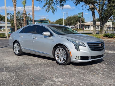 Used 2018 Cadillac XTS Luxury image 2