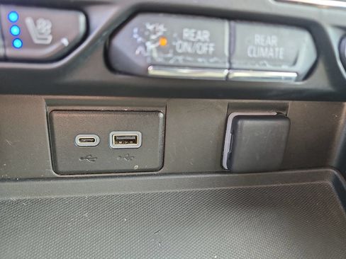 Used 2024 Chevrolet Tahoe Premier AWD/4WD image 33