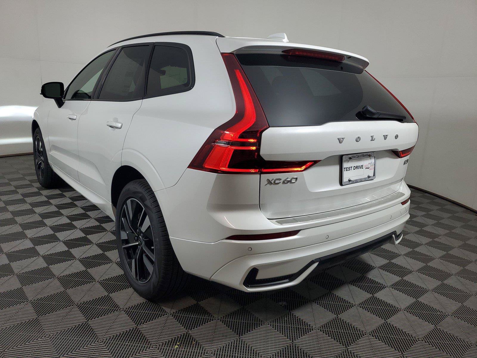 New 2027 Volvo XC60 B5 Core AWD/4WD image 4