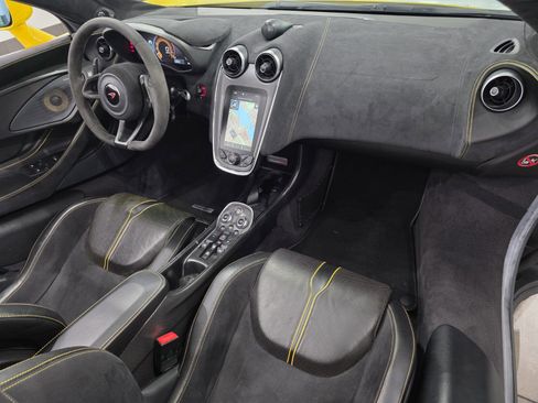 Used 2018 McLaren 570S Spider image 27