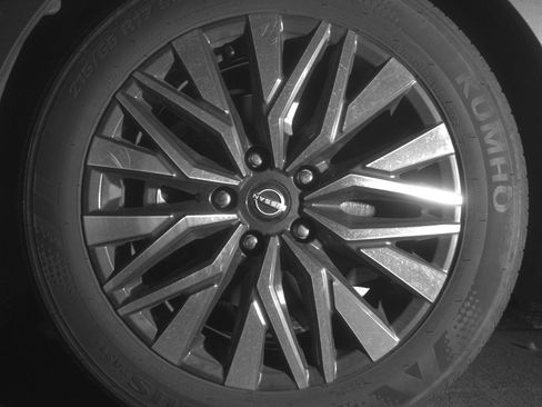 Used 2025 Nissan Altima 2.5 SV FWD image 12