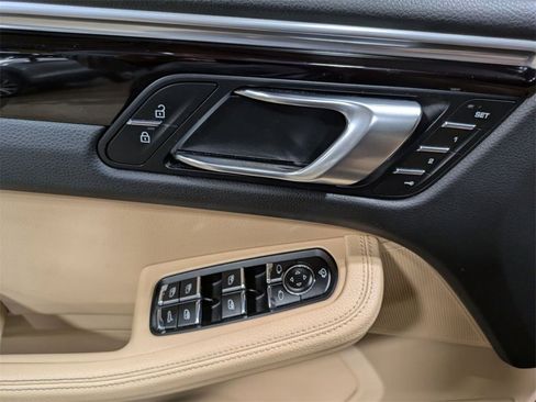 Used 2022 Porsche Macan w/ Premium Package Plus image 15