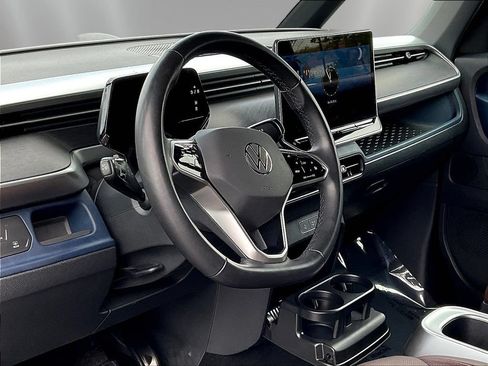 Used 2025 Volkswagen ID. Buzz Pro S RWD image 17
