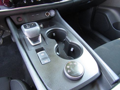 Used 2024 Nissan Rogue S AWD/4WD image 16