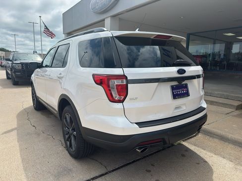 Used 2018 Ford Explorer XLT w/ XLT Appearance Package AWD/4WD image 11