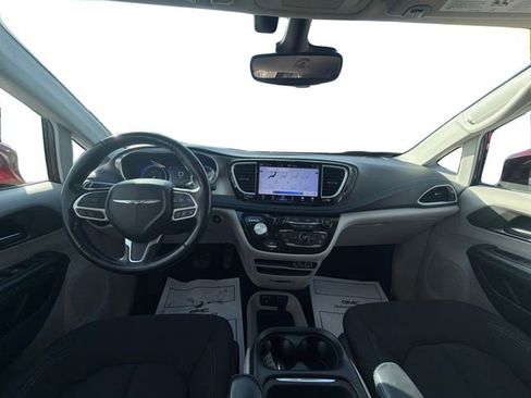 Used 2021 Chrysler Pacifica Touring w/ Cold Weather Group image 21