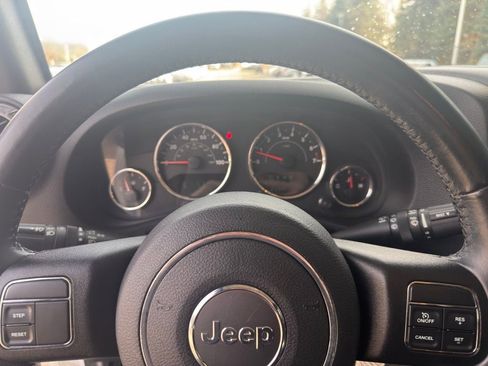Used 2018 Jeep Wrangler Unlimited Sport S image 17