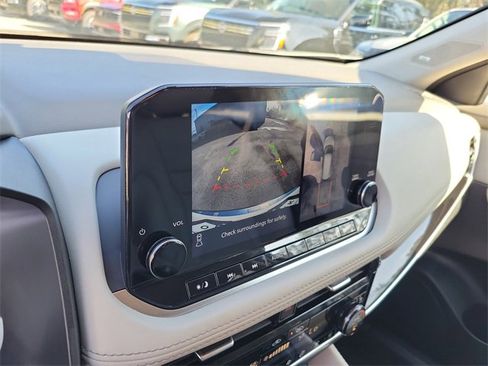 Used 2023 Nissan Rogue SL w/ SL Premium Package image 21