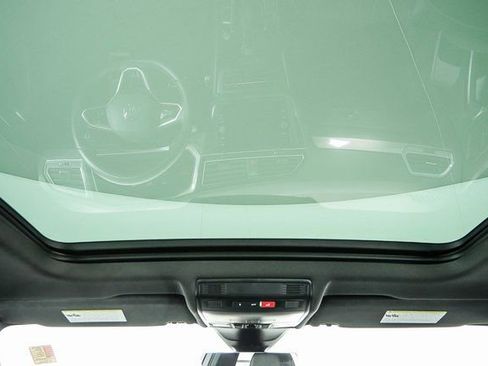 Certified 2022 Volkswagen Tiguan SE R-Line image 9