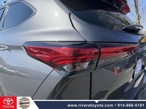 Used 2023 Toyota Highlander XLE image 10