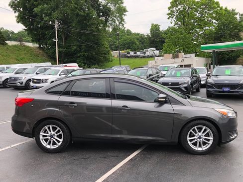Used 2015 Ford Focus SE FWD image 7