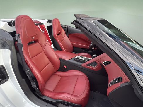 Used 2019 Chevrolet Corvette Stingray Convertible image 17