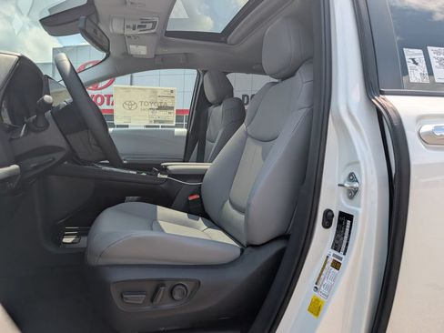 New 2026 Toyota Sienna XLE FWD image 20