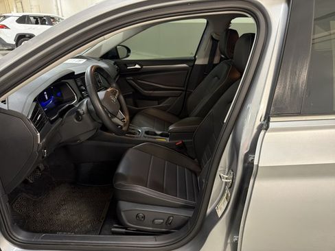 Used 2023 Volkswagen Jetta SE FWD image 6