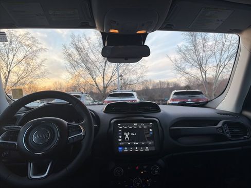 Used 2023 Jeep Renegade Altitude image 28