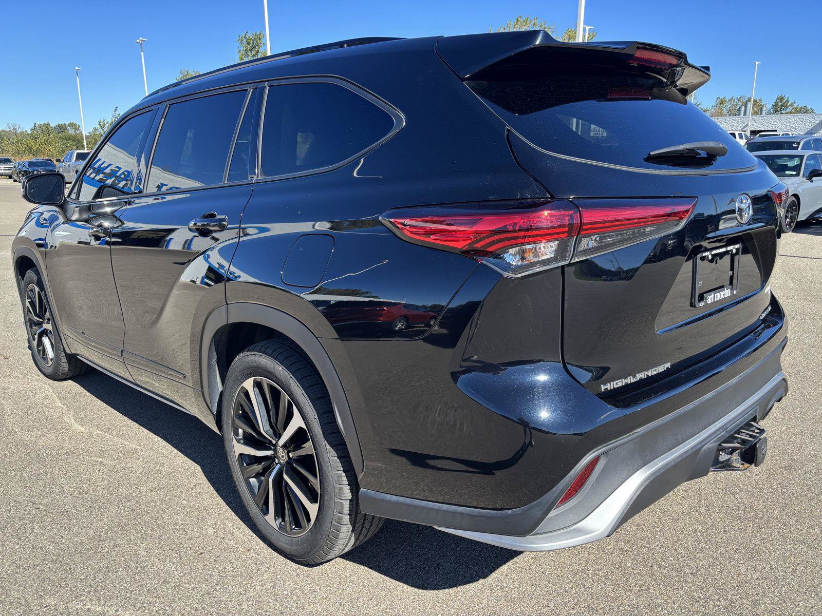 Used 2021 Toyota Highlander XSE AWD/4WD image 3