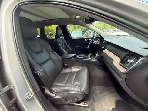 Certified 2023 Volvo XC60 B5 Ultimate w/ Climate Package FWD image 15
