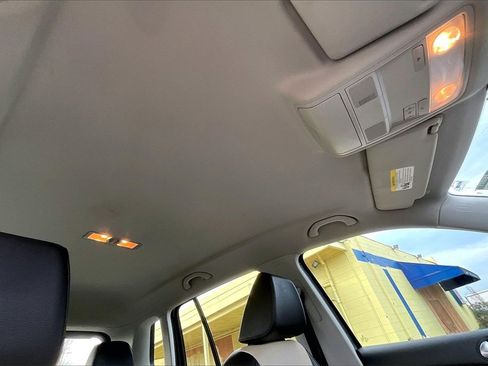 Used 2017 Volkswagen Tiguan S image 15