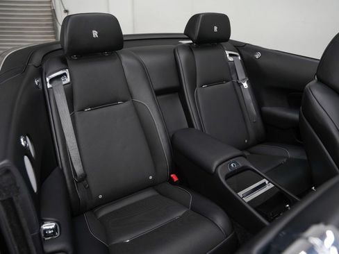 Used 2019 Rolls-Royce Dawn RWD image 30