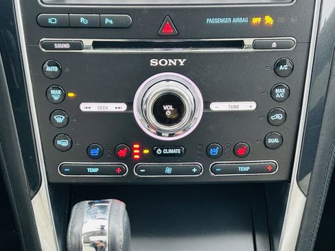 Used 2017 Ford Explorer Platinum image 25