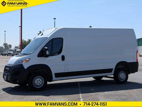 Used 2024 RAM ProMaster 2500 w/ Safety Group FWD image 3