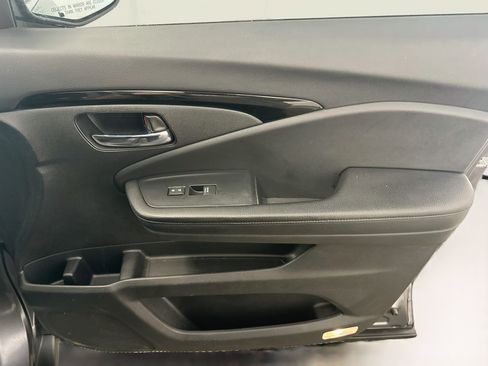 Used 2020 Honda Pilot Touring image 36