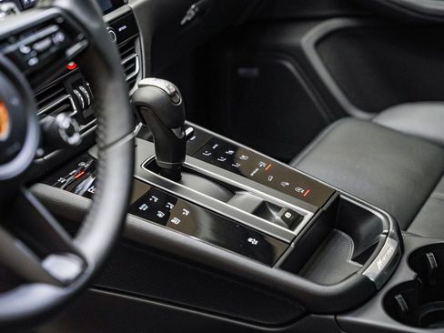Certified 2026 Porsche Macan AWD/4WD image 24