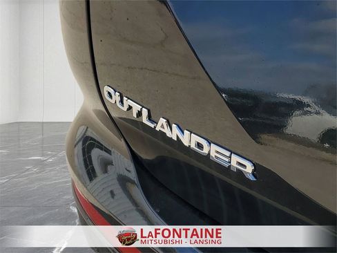New 2025 Mitsubishi Outlander SEL Black Edition image 9