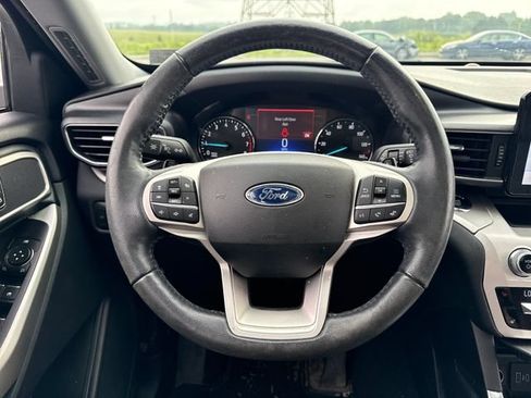 Used 2020 Ford Explorer XLT w/ Equipment Group 202A AWD/4WD image 21