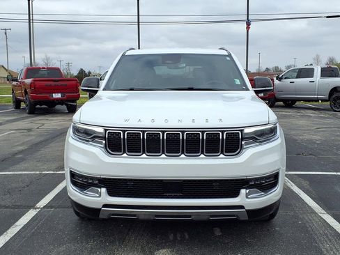 Used 2023 Jeep Wagoneer Series III w/ Preferred Equipment Group image 2