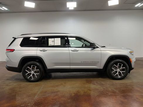 Used 2023 Jeep Grand Cherokee L Limited AWD/4WD image 23
